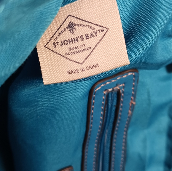 Like New St. JOHNS BAY Shoulder Bag - Picture 5 of 9